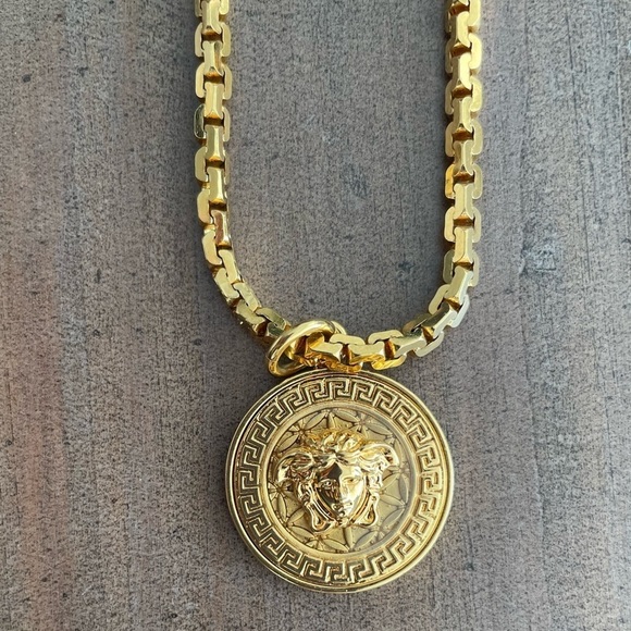 Versace Medusa Pendant Necklace Metal NWT - Picture 3 of 9